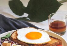 일상 속 건강한 식단, 트렌드와 함께 더 쉽고 즐겁게 burger with egg and lettuce on white ceramic plate