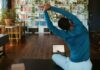 집콕 시간 늘어나는 요즘, ‘홈트’로 건강 챙기는 똑똑한 방법 a man doing yoga in a living room