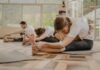 현대인의 건강한 일상, 필라테스에서 찾다 a group of people doing yoga in a room